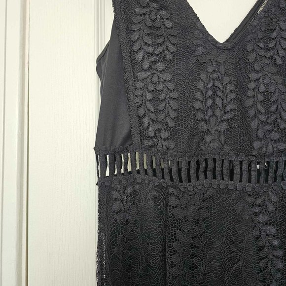 Black Contrast Lace Dress - Picture 3 of 9